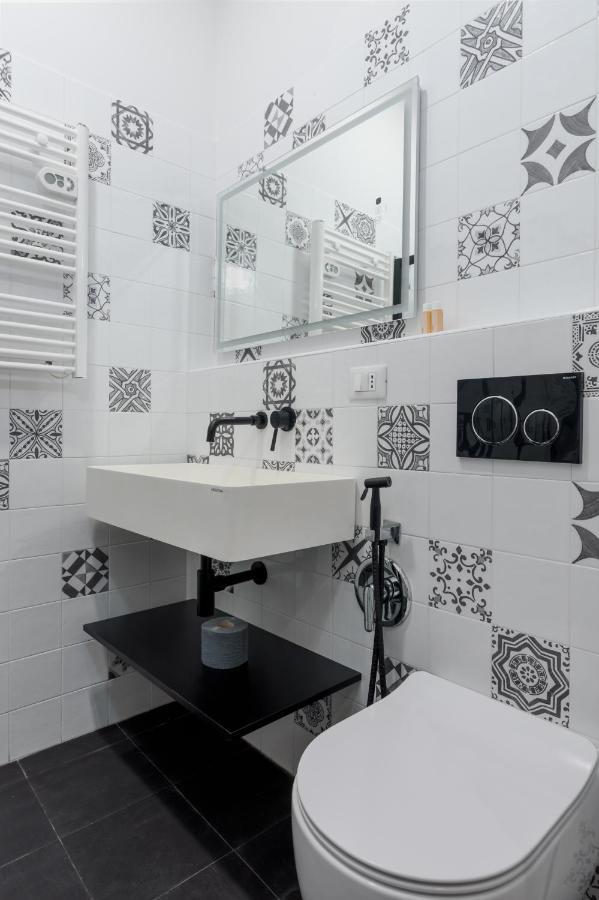 Esclusivo 130 Mq + Terrazzo Via San Vincenzo Apartment Genoa Ngoại thất bức ảnh